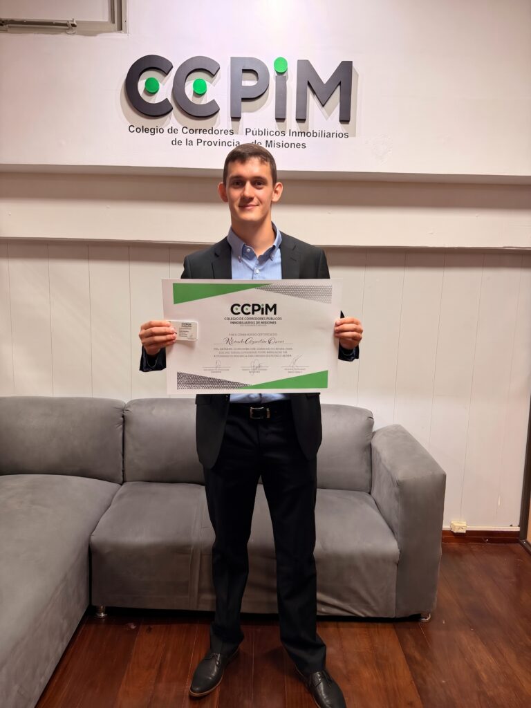 Agustín Kleñuk, Corredor Inmobiliario y Abogado